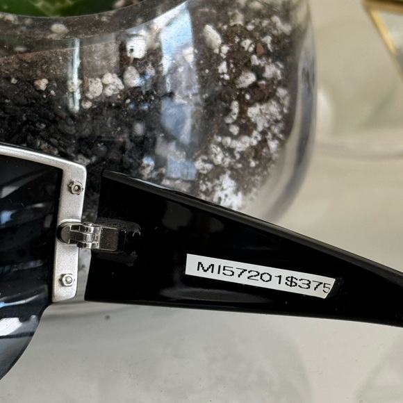 Flawed - Authentic Missoni sunglasses - Picture 4 of 7